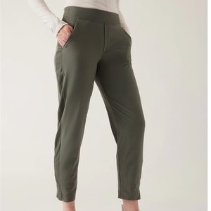 Athleta Brooklyn Ankle Pant size 8 in mountain olive green.